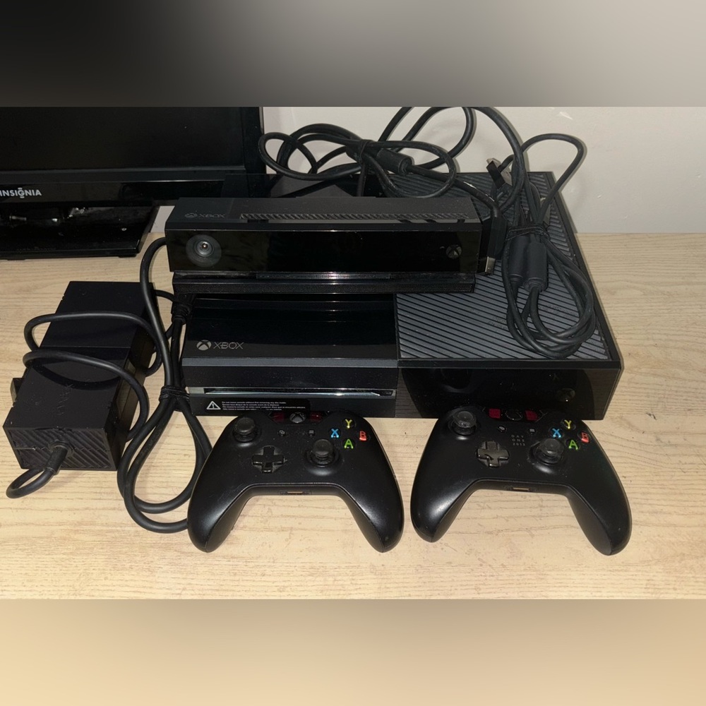 Xbox One w/ Kinect (Day one Edition)